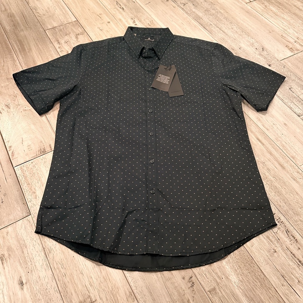 Men’s Large Short Sleeve Button Down — Brand NEW with tags